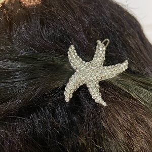 Soho Starfish crystals and metal silver tone women/girls hair clip. Used.
